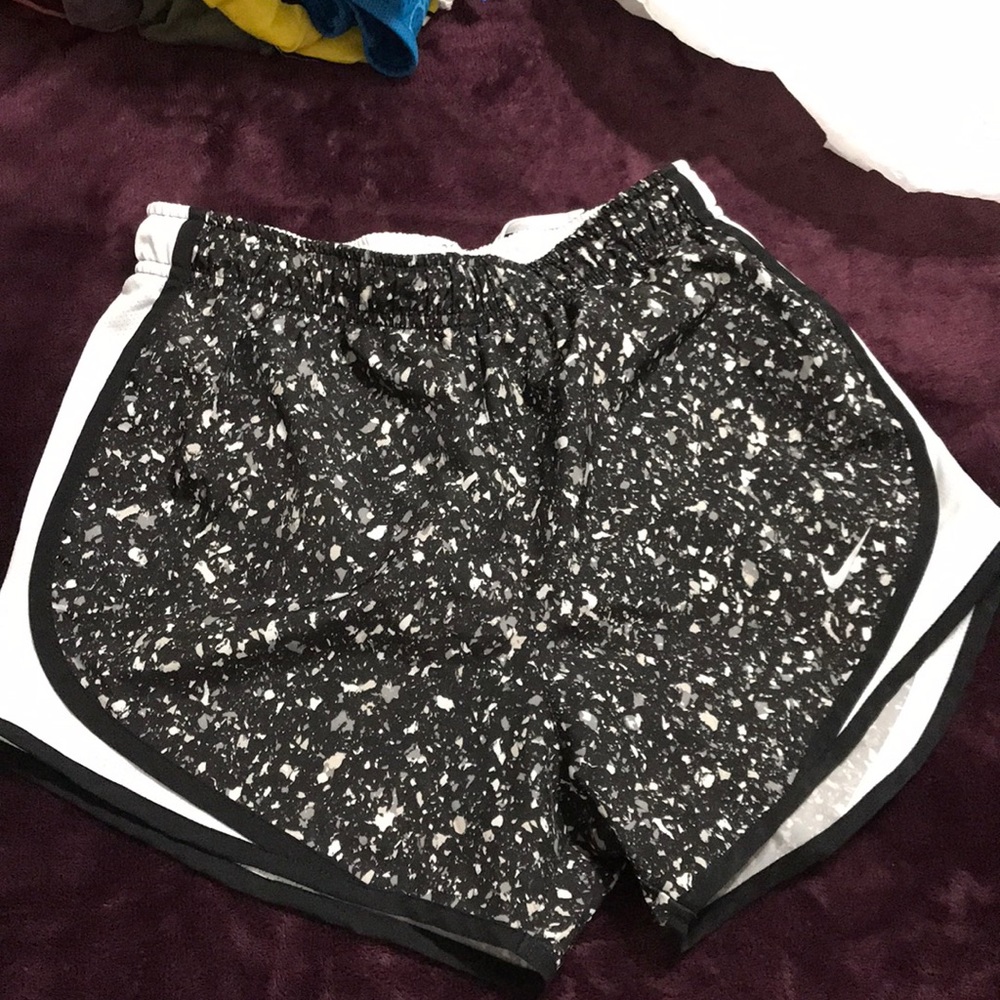 black n white nike athletic shorts